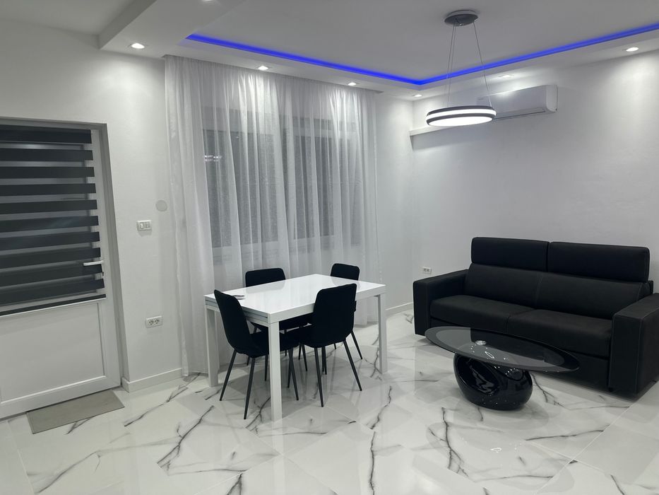 Privat Inchiriez apartament 2 camere  , parcare in curte.