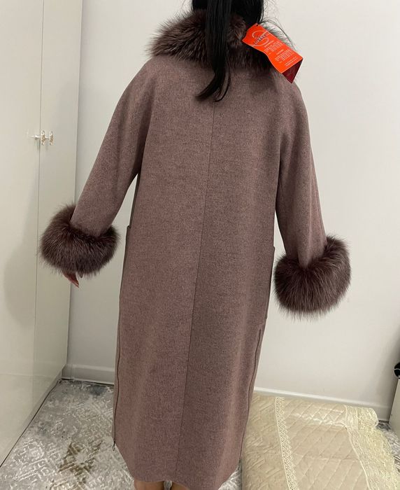 Продам женское польто новое