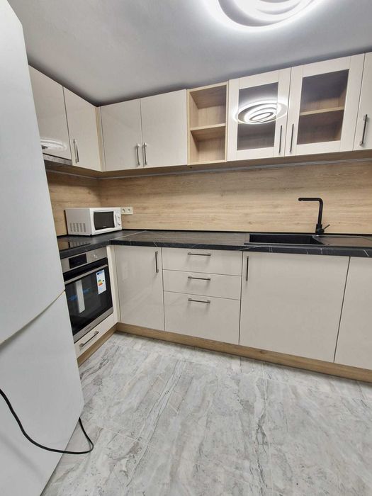 Дава се под наем Тристаен апартамент в Варна, Образцов дом - 80 кв.м за 453.9 € - Снимка #9