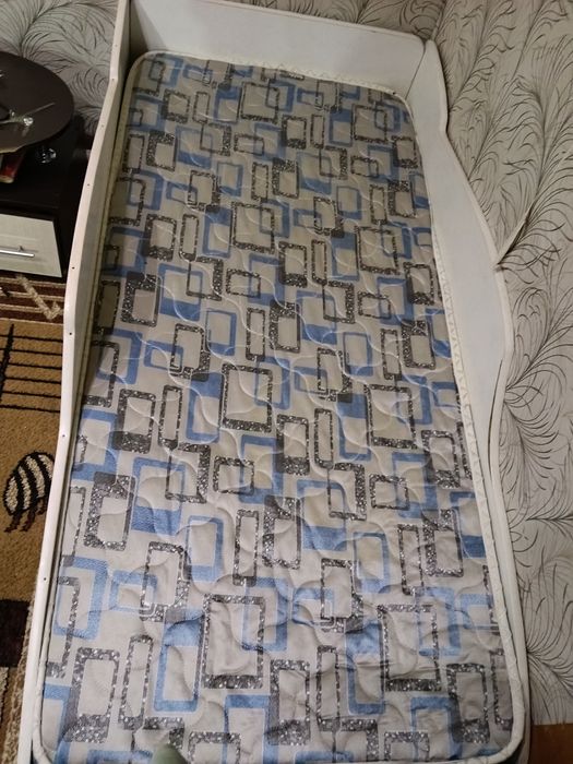 Продам кровать машинку