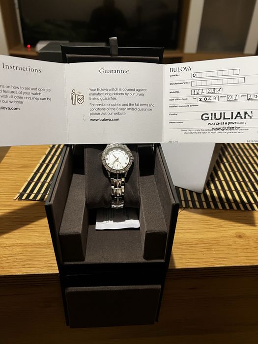 Дамски часовник Bulova чисто нов