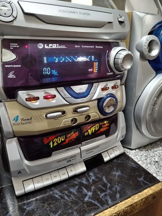 Combina audio LFG stereo cu boxe