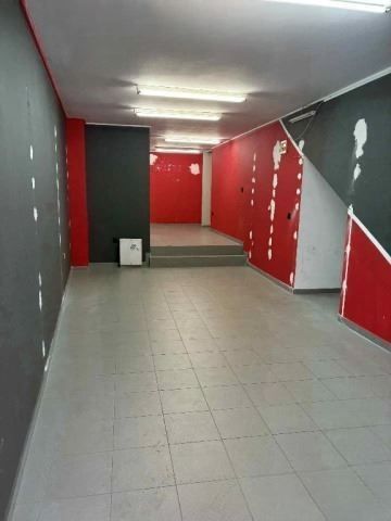 Магазин до пазар Слатина – 44 кв.м, 500€, до бъдещо метро и спирка