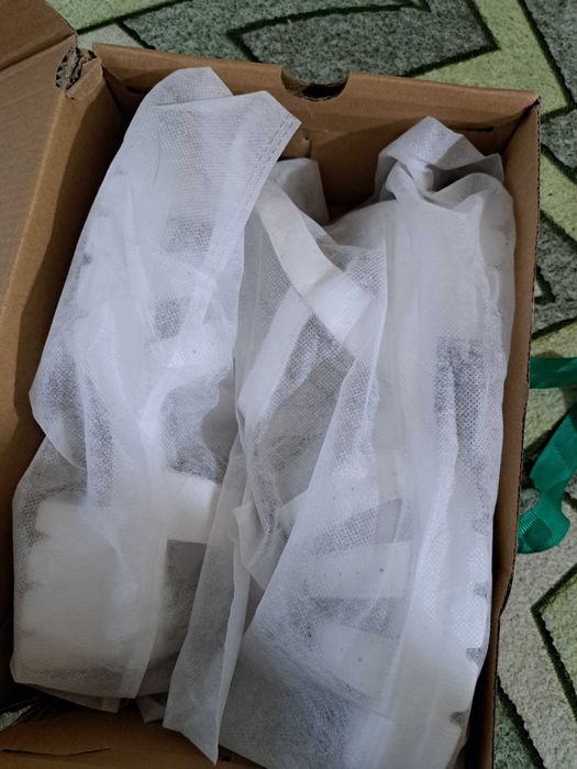 Продам Босоножки новые ,белые