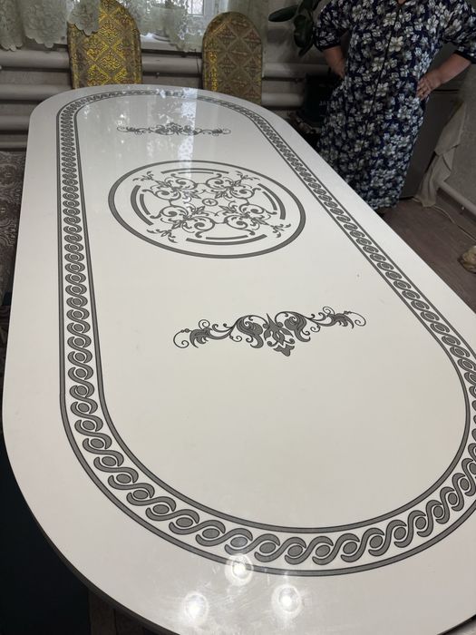 Продам Стол в идельном состоянии.