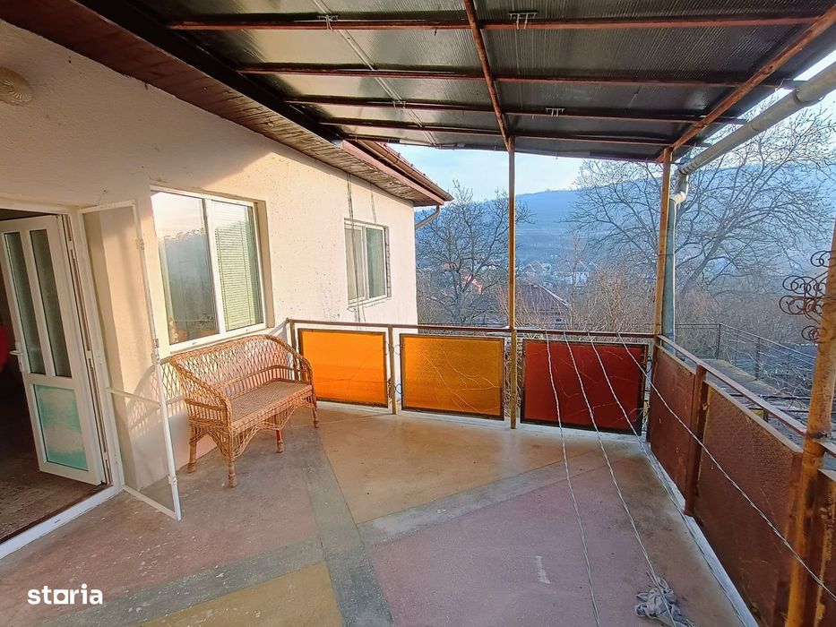 Casa generoasa cu 4 camere / str. Pomilor