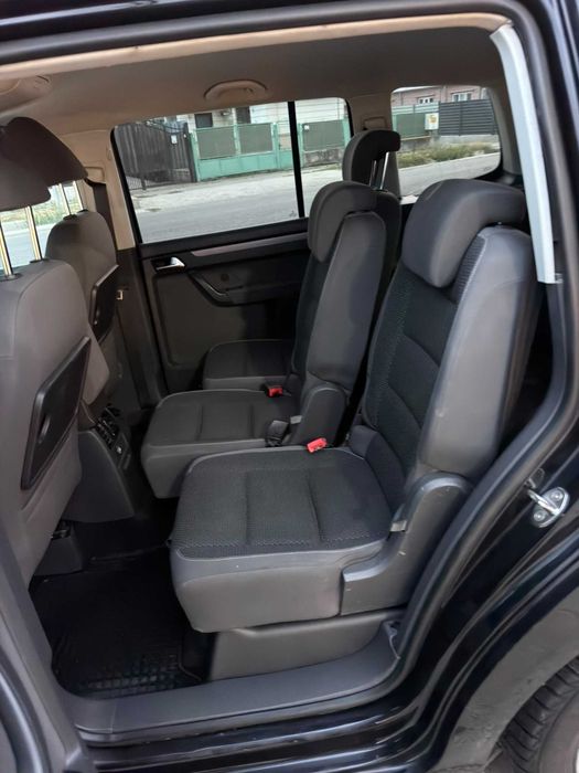 VW Touran 2.0 TDI 170CP DSG | 7 Locuri | Navi | 2011
