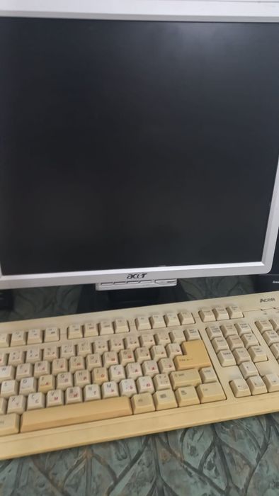 Продам комп на базе Celeron в комплект