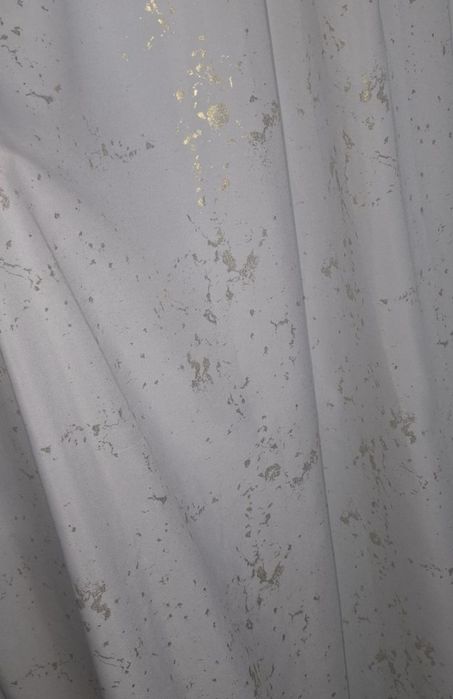 Perdea cu model auriu 400×225