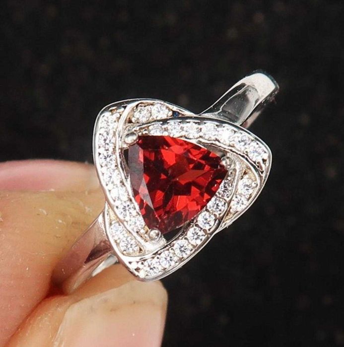 Inel argint 925, Granat aprins, din seria Prismele Magilor vechi