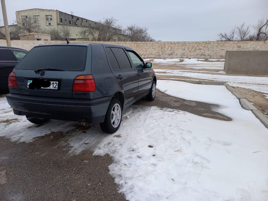 Гольф 3.  1,6 сатылады