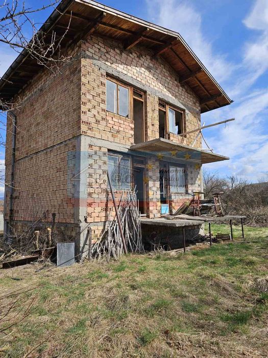 Къща в с. Гълъбник