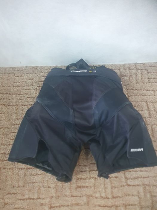 Продам хоккейные шорты BAUER S29.