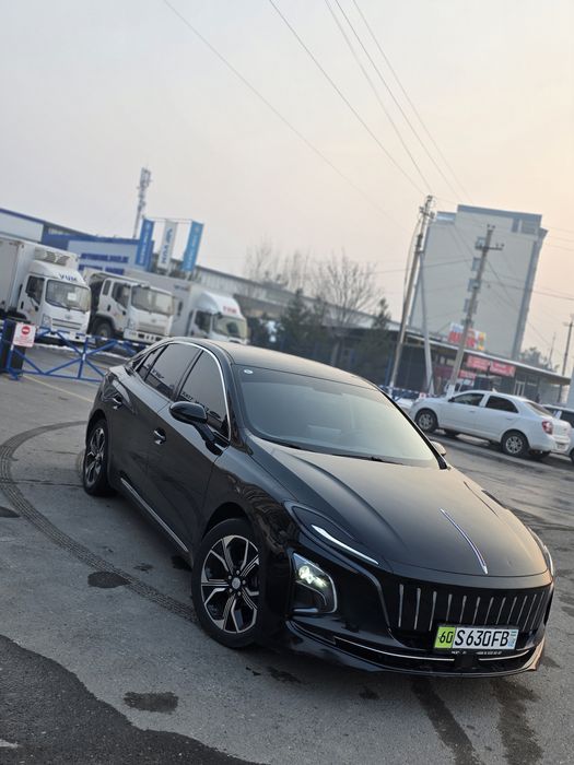 HONGQI EQM5 450 taligi moshina oʻtta goʻzal xolatda krsakasi tozza .