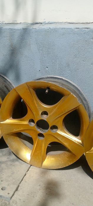 Diska shapaloq sotiladi