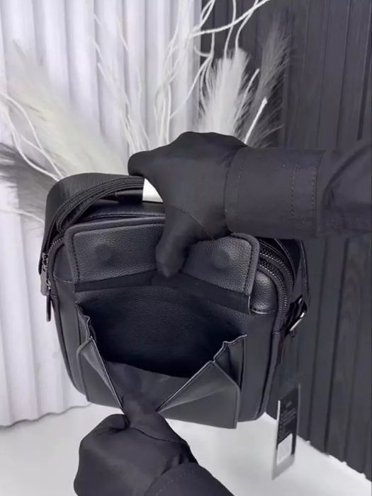 Erkaklar uchun zamonaviy qo‘l sumkasi