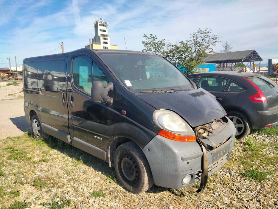 Renault Trafic 2006--pentru piese