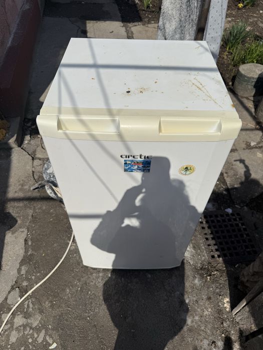 Se vinde frigiderul din imagine