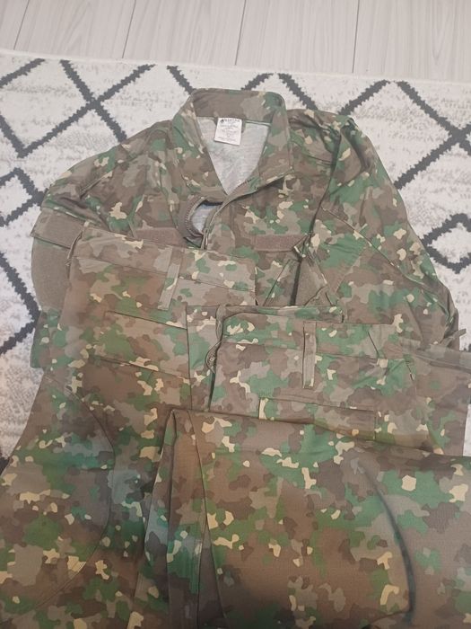 Tinuta militara  marimea 56