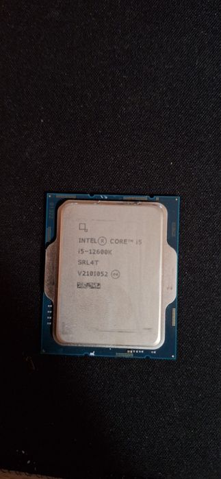 Процесор Intel Core i5-12600K.