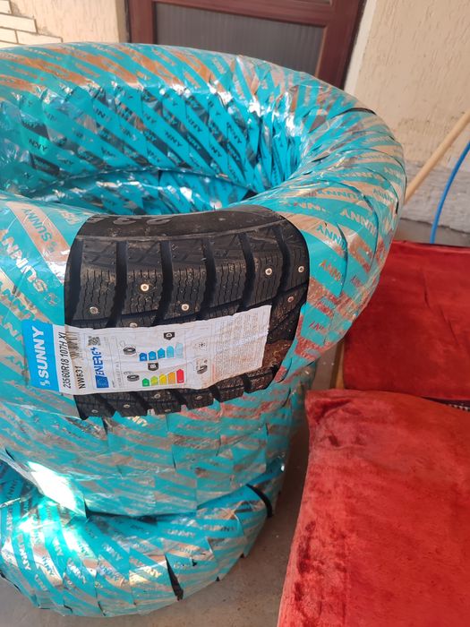 Продам шипованые шины зима
