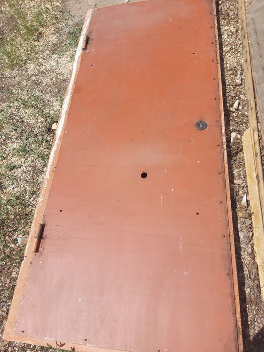 Продаётся дверь входная