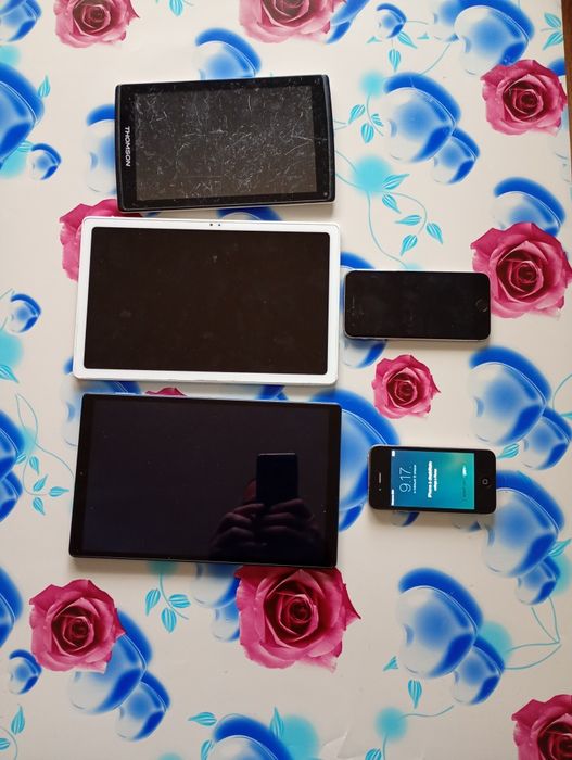 2 Telefoane+2 Tableta  pentru piese sau reparat