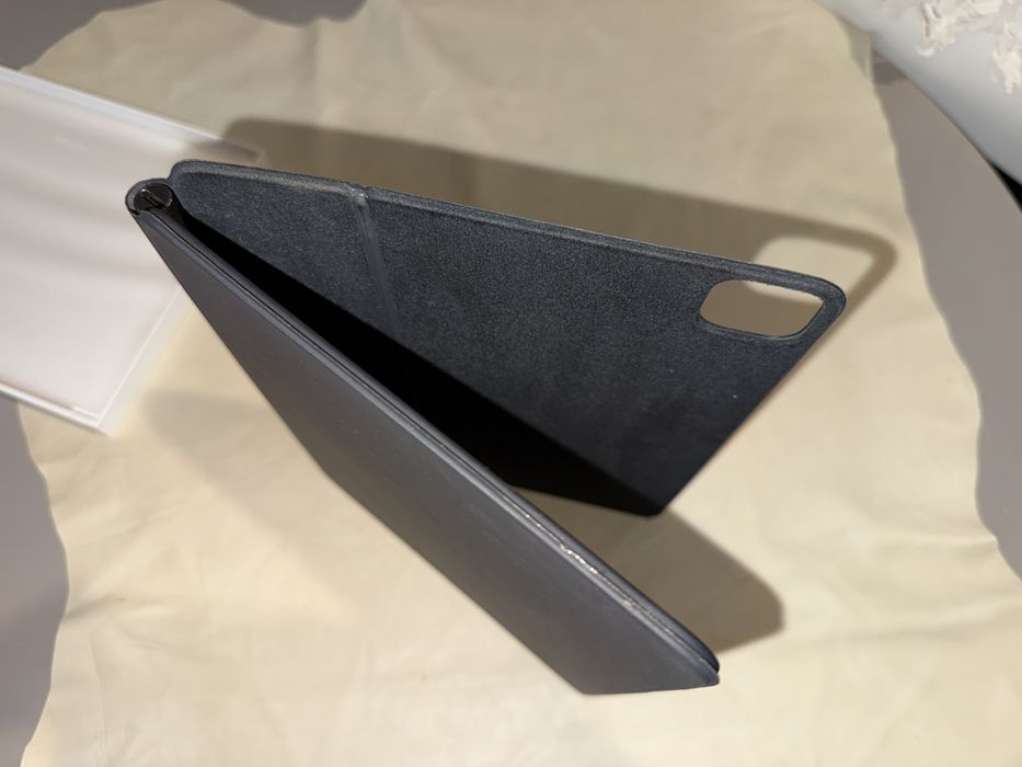 Apple Magic Keyboard pentru  ipad 12.9  pro