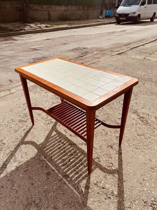 Винтидж холна маса – скандинавски дизайн в стила на Johannes Andersen