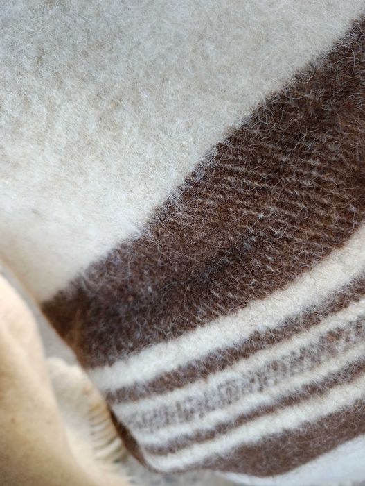 Продавам ръчно тъкани вълнени одеала чисто нови