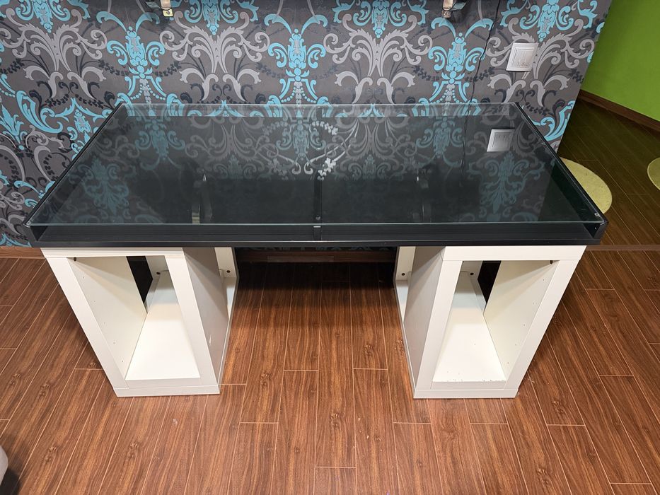 Birou Ikea alb negru sticla deosebit in stare buna