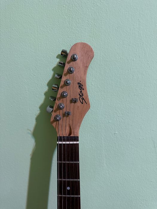 Електрическа китара + усилвател ELECA – комплект, готов за свирене