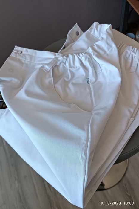 Бял, медицински панталон. Размер L