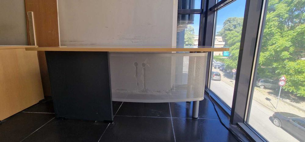 Бюро и шкаф за документи