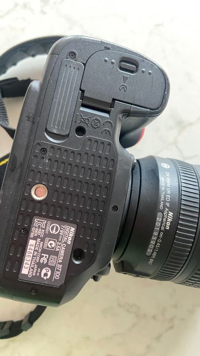 Nikon D7100 + обектив NIKKOR 18–140mm VR