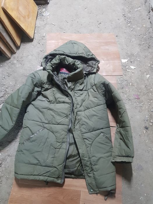 Продам куртку новую