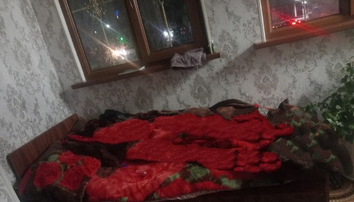 Нархи 700минг  бир кшилиг диван холати яхши