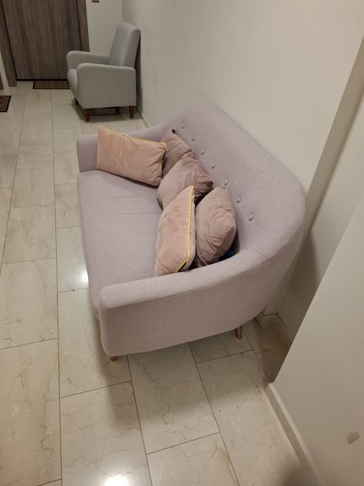 Двуместен прекрасен диван