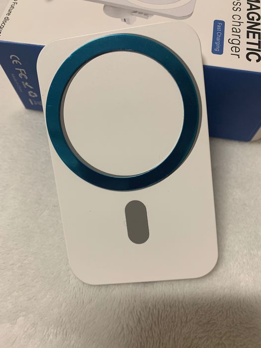 Безжично магнитно зарядно за кола