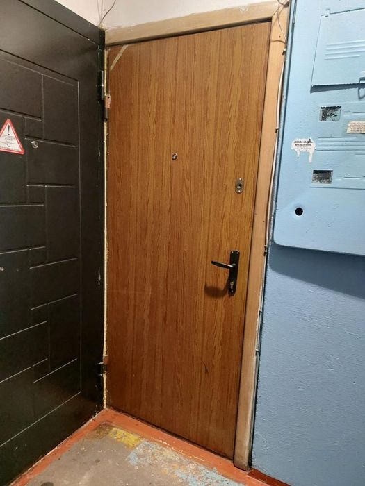 Дверь 15000тг   Темір есік жақсы сапада