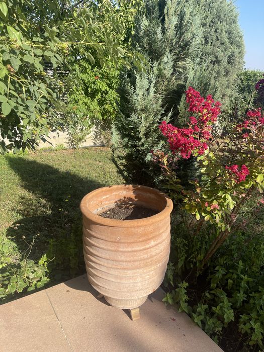 Голяма саксия от остров Крит