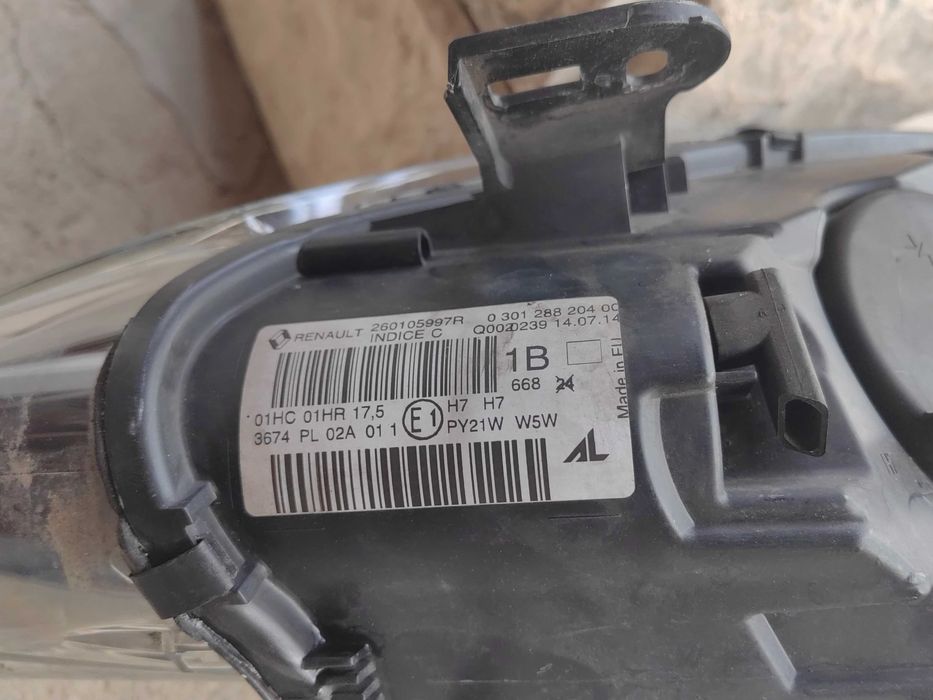 Фар Renault Megane 3 Face десен / Фар Рено Меган 3 Фейслифт Оригинален