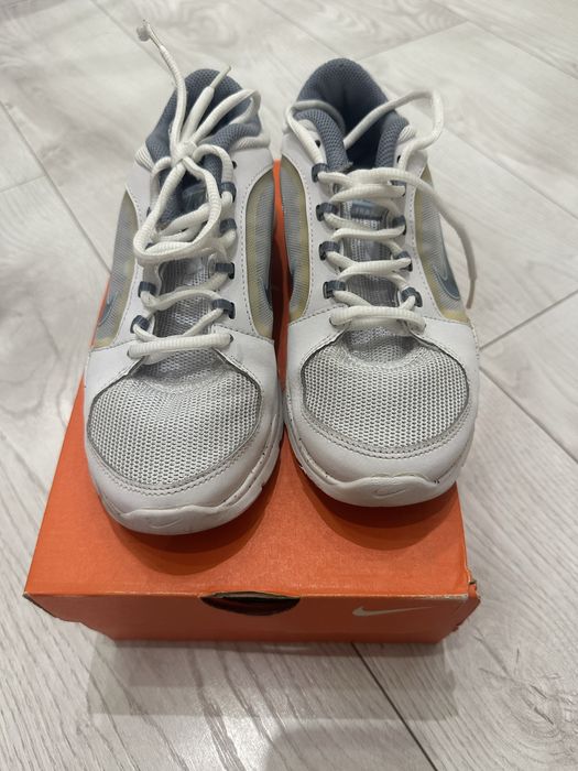 Продам кроссовки б/у