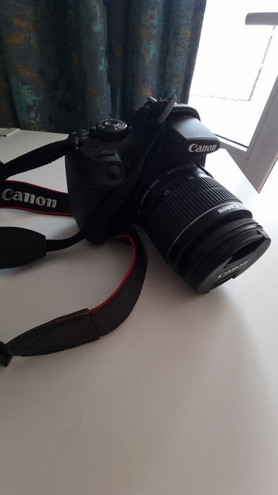 Camera foto Canon EOS 2000D + Obiectiv 18-55 mm IS II