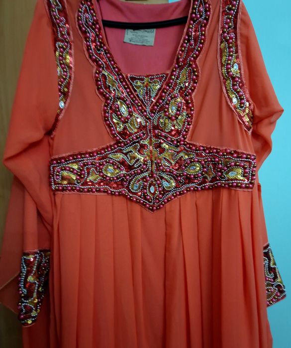 На прокат новые платье