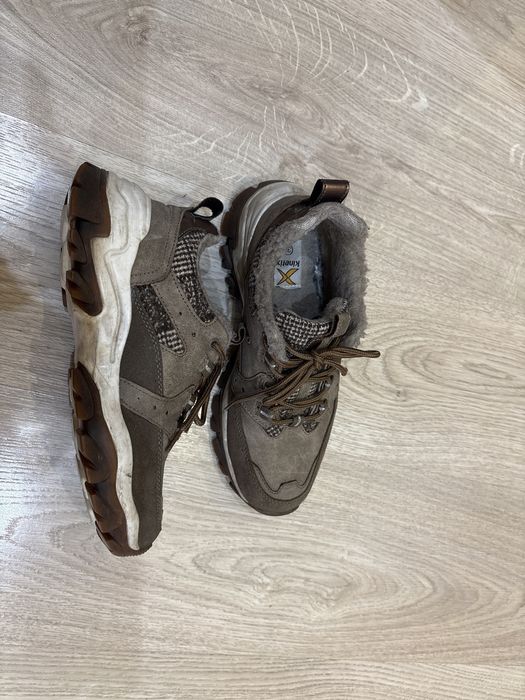 Кроссовки на 37 размер