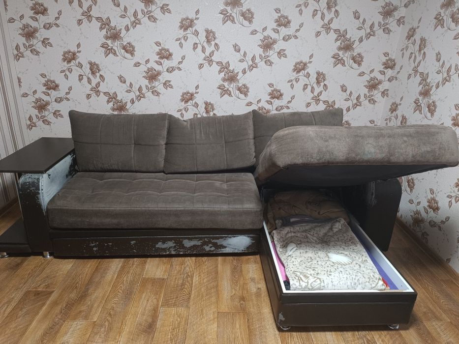 Диван угловой отдам бесплатно