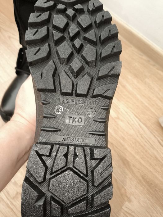 Берцы черного цвета 43 размер