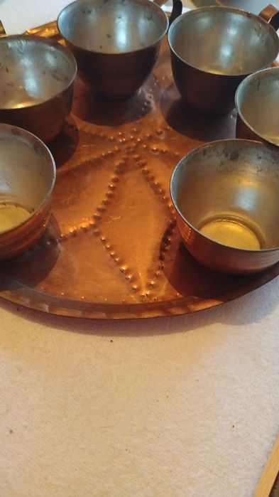 Продавам стар меден поднос с чаши и други неща