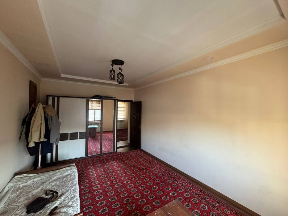 Кази махаллада 3.2сотокли 2этажли уй сотилади 8та хонали бассейн бор